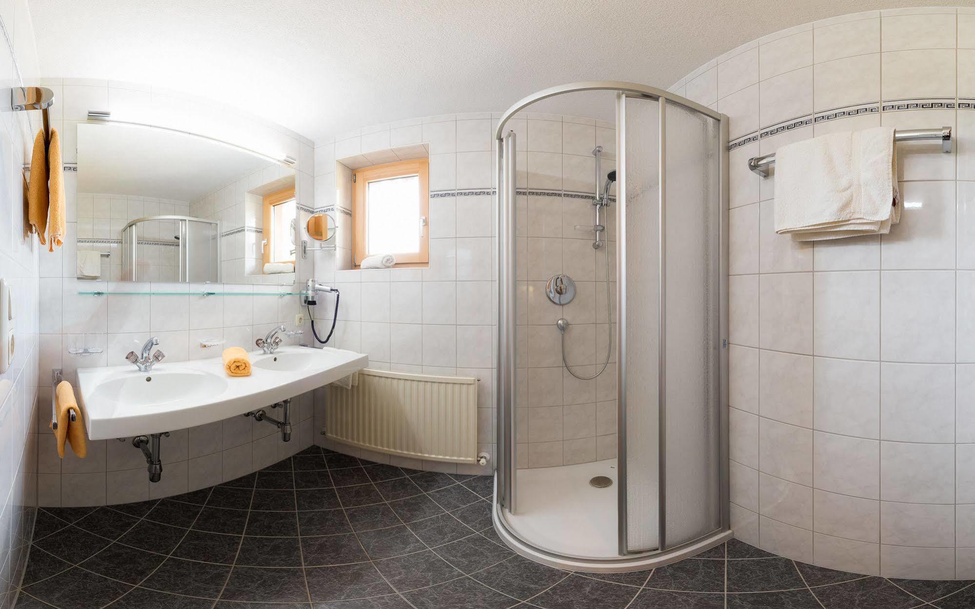 Ferienwohnungen Am Matinesweg Serfaus Exteriör bild